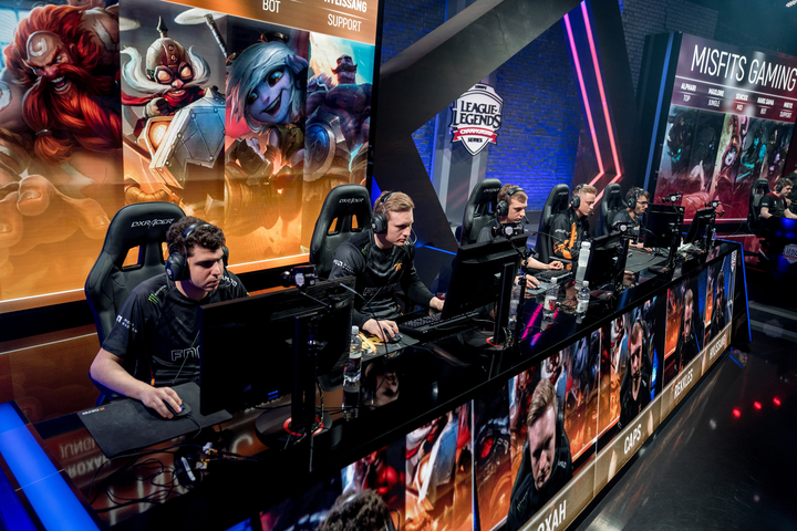 LoL : Fnatic, G2 Esports, Misfits, Vitality et Schalke 04 seraient acceptées en franchise - LCS 2019